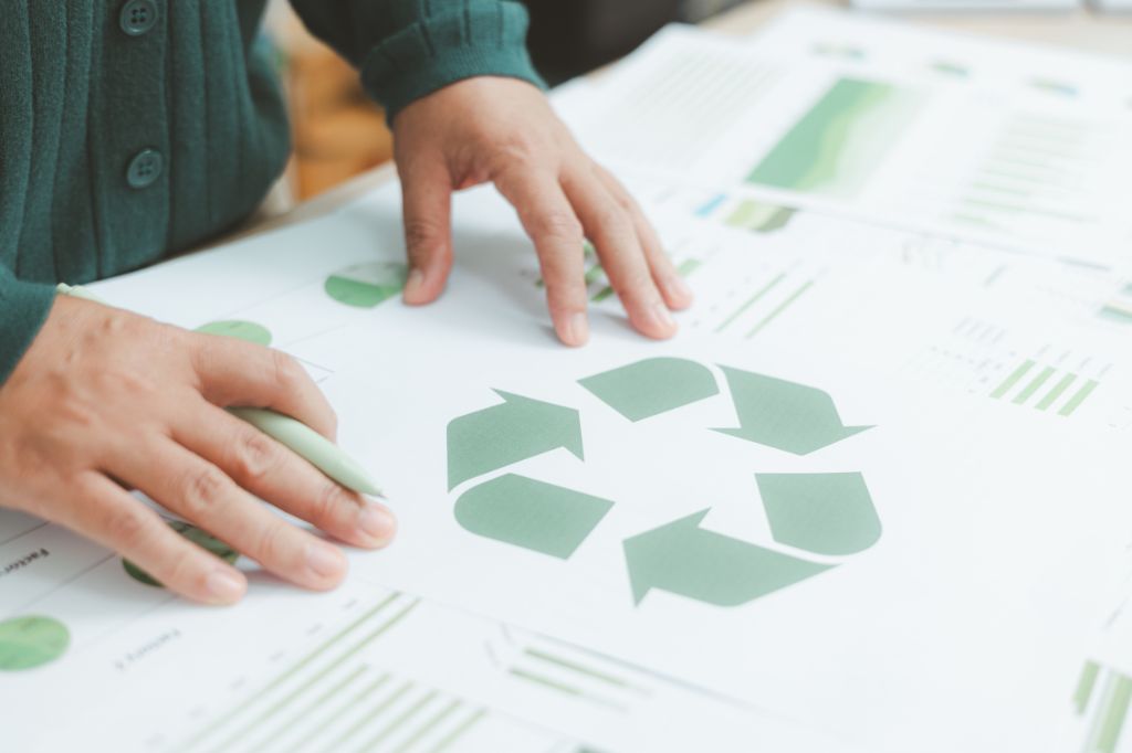 Une solution d'emballage circulaire réemploi l’emballage plutôt que de le jeter après un seul usage